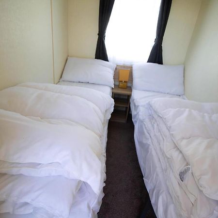 Great 8 Berth Caravan For Hire In Skegness Ref 33069F Exteriör bild