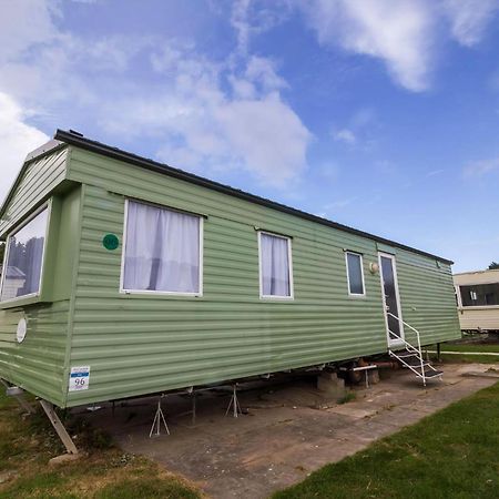 Great 8 Berth Caravan For Hire In Skegness Ref 33069F Exteriör bild