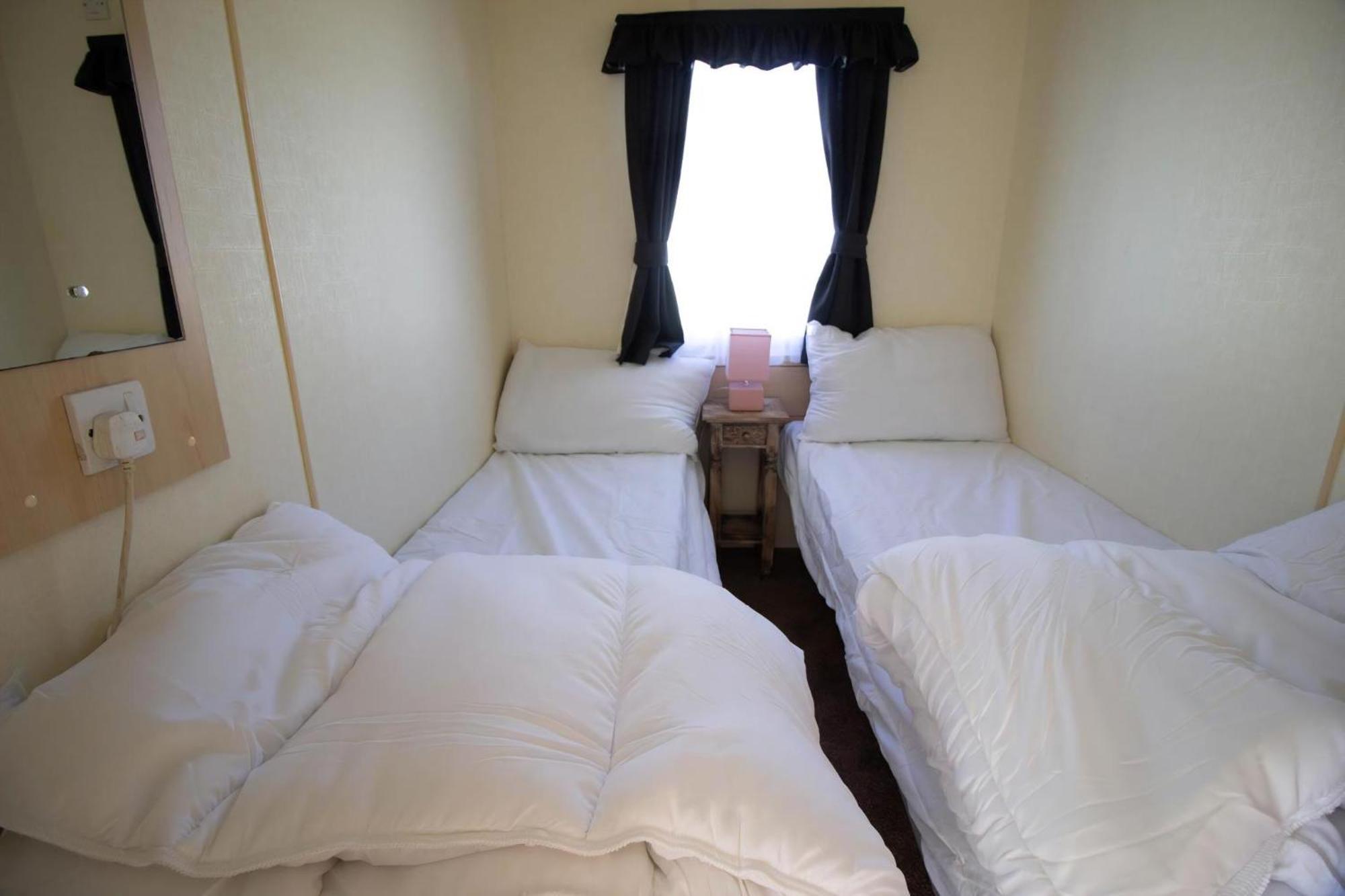Great 8 Berth Caravan For Hire In Skegness Ref 33069F Exteriör bild
