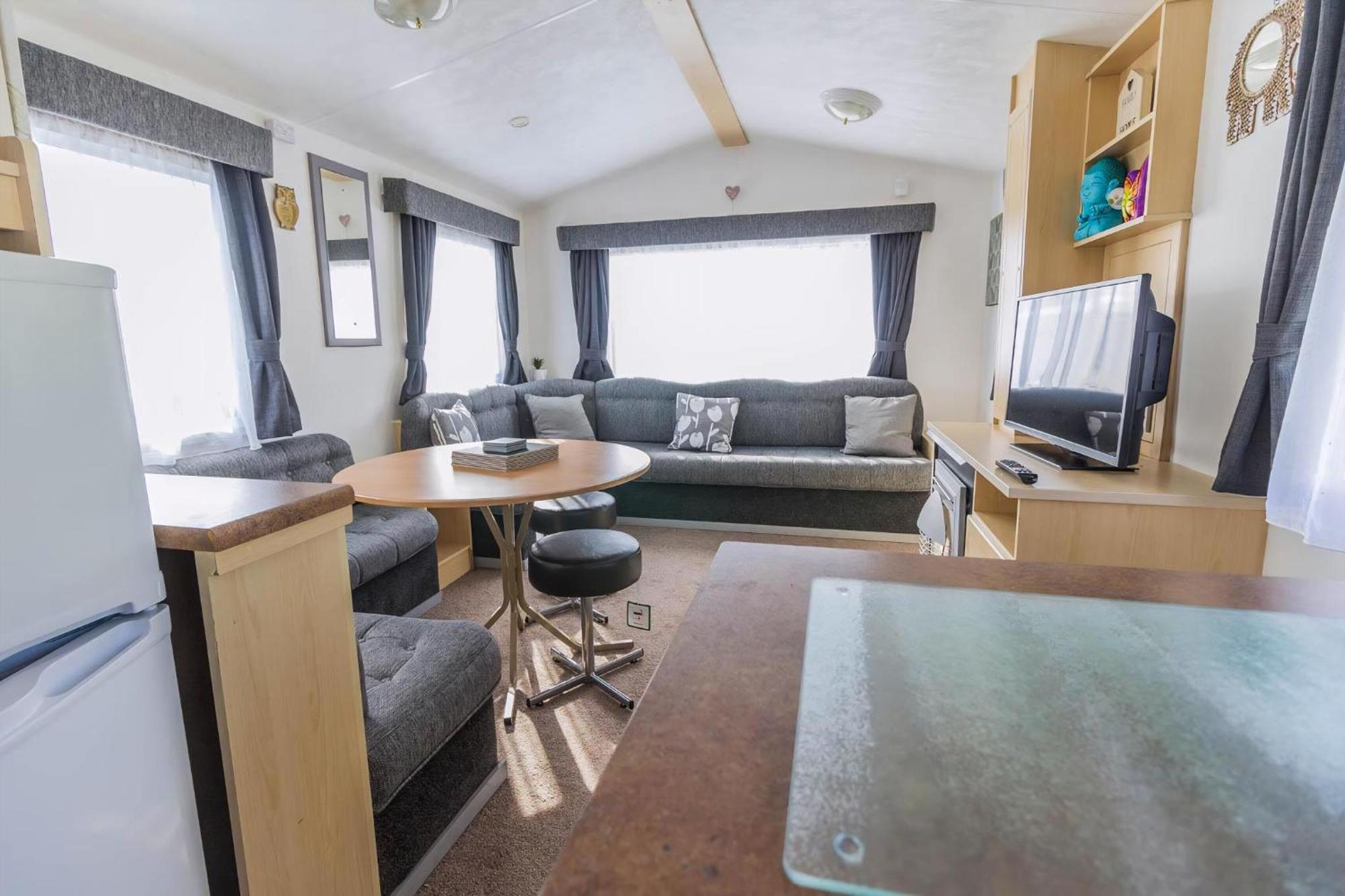 Great 8 Berth Caravan For Hire In Skegness Ref 33069F Exteriör bild