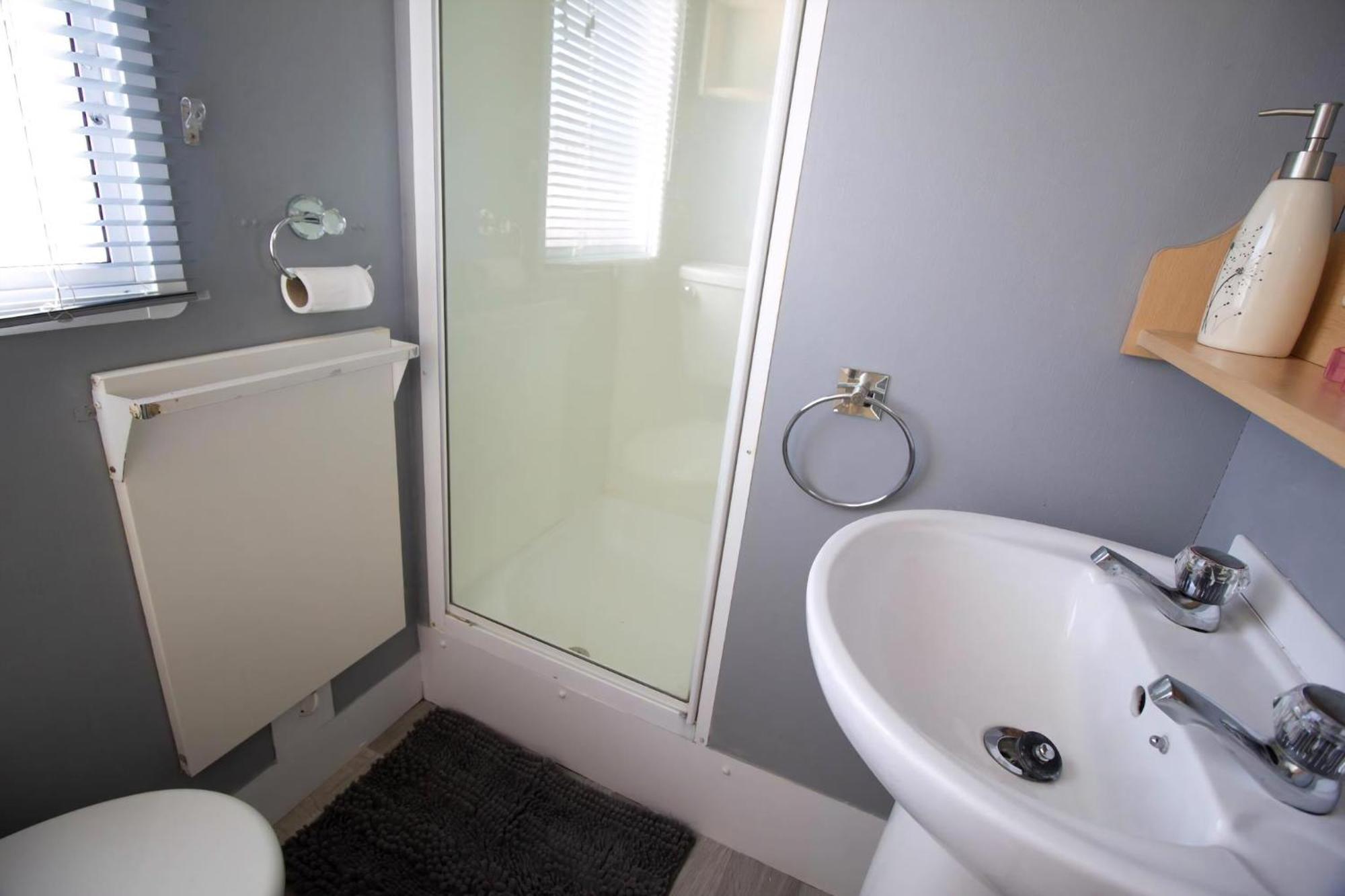 Great 8 Berth Caravan For Hire In Skegness Ref 33069F Exteriör bild